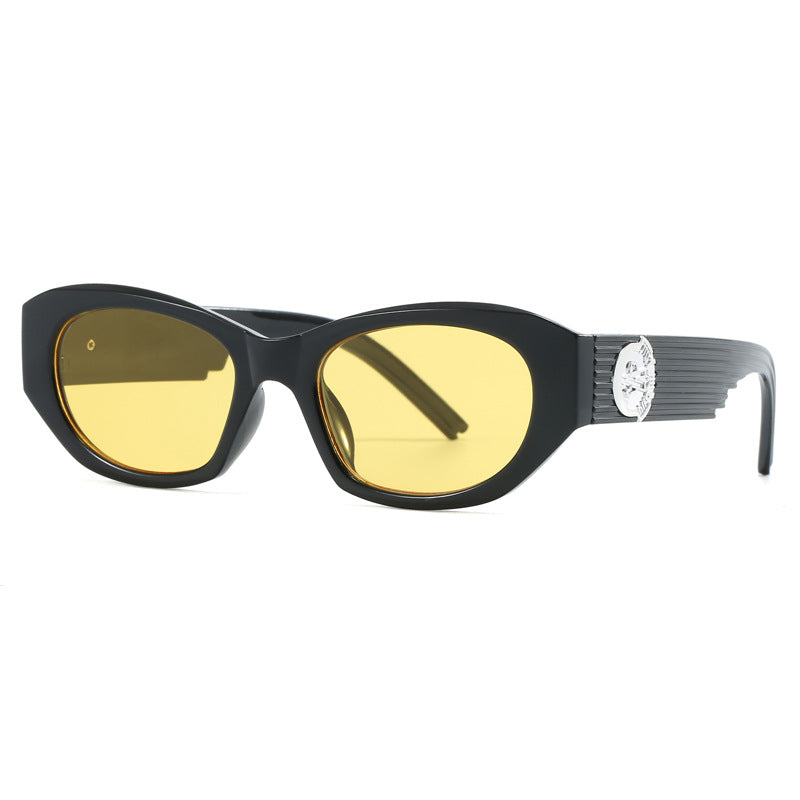 Damen Modische Sonnenbrille im auffälligen Design mit luxuriösen Rahmenelementen Karnz