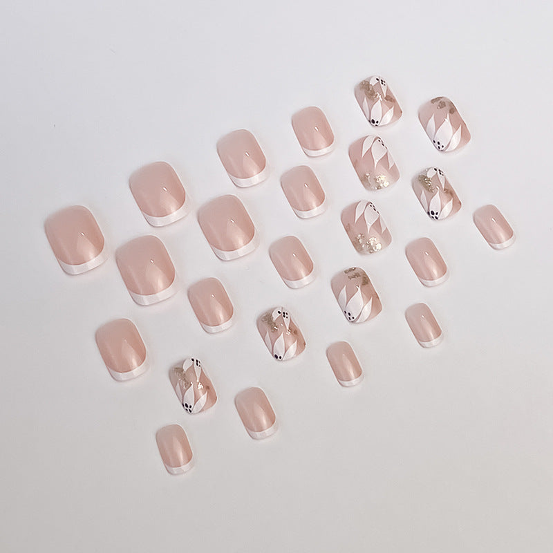 Künstlerisches Press-On-Nageldesign
