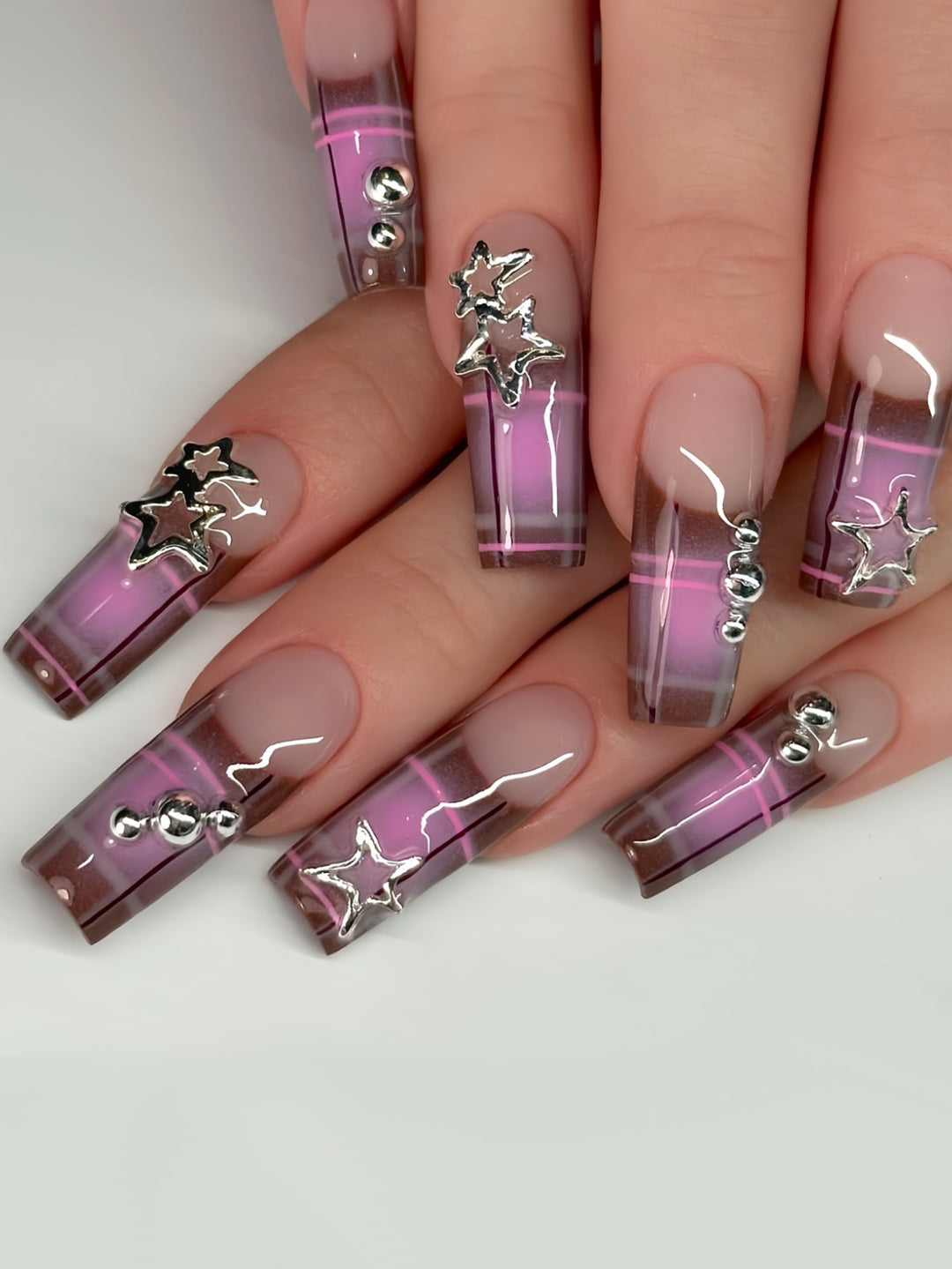 Künstlerische Stern-beschmückte Nagelkunst Karnz