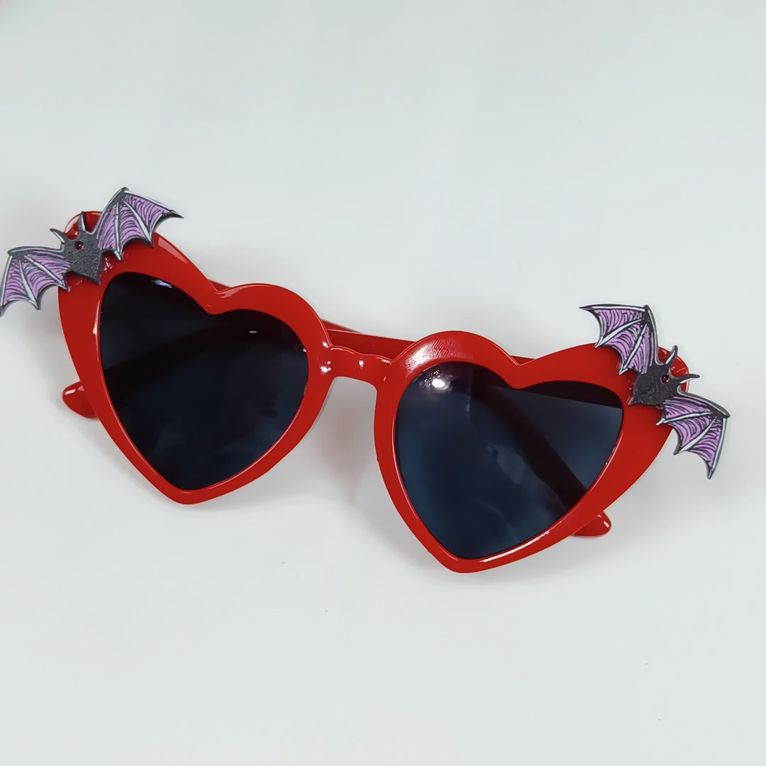Herzförmige Sonnenbrille mit Fledermausakzenten Karnz