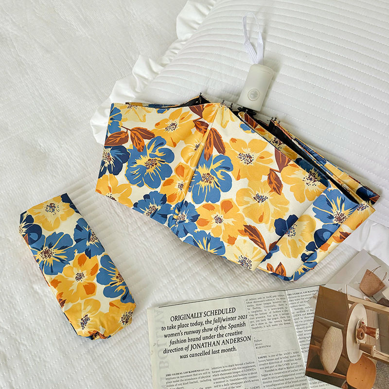 Damen Faltbarer Regenschirm mit detailliertem floralem Design Karnz