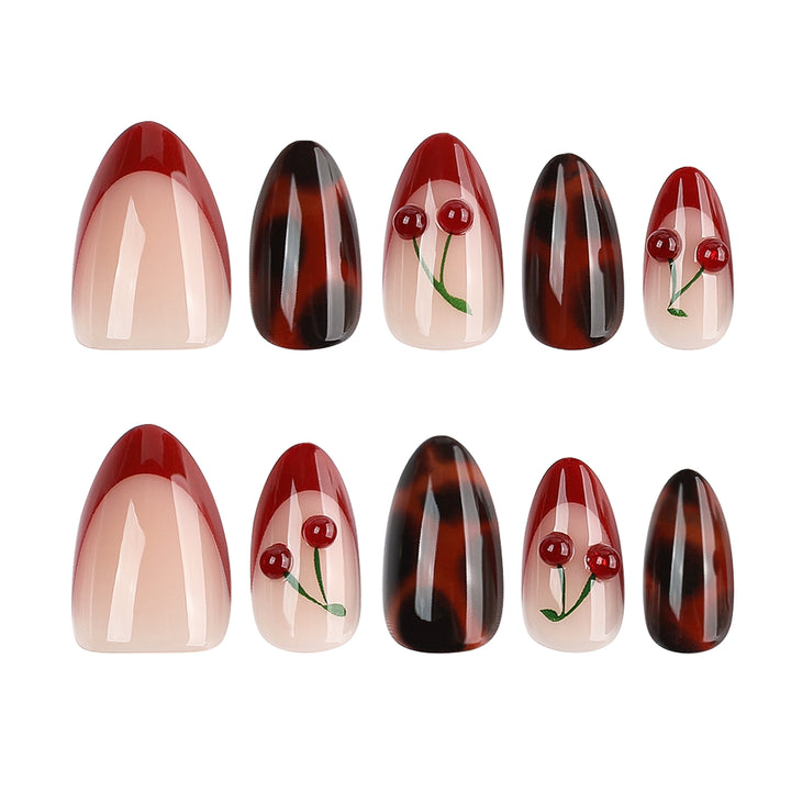 Kreative Nagelkunst im Cherries-Design Karnz