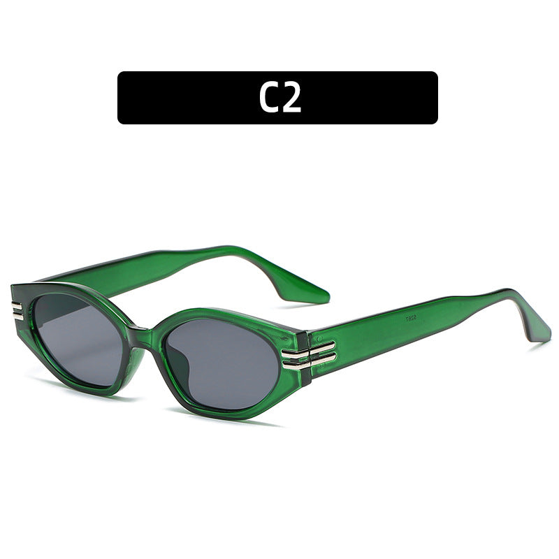 Elegante Katzenaugen-Sonnenbrille mit dekorativen Metallakzenten