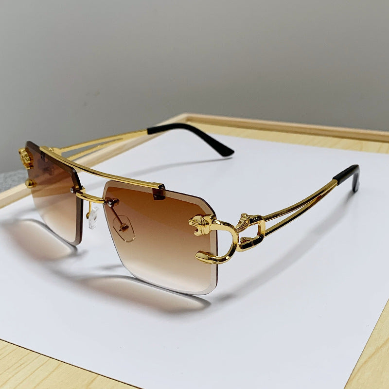 Damen Brille mit extravagantem Rahmen und luxuriösen Akzenten Karnz