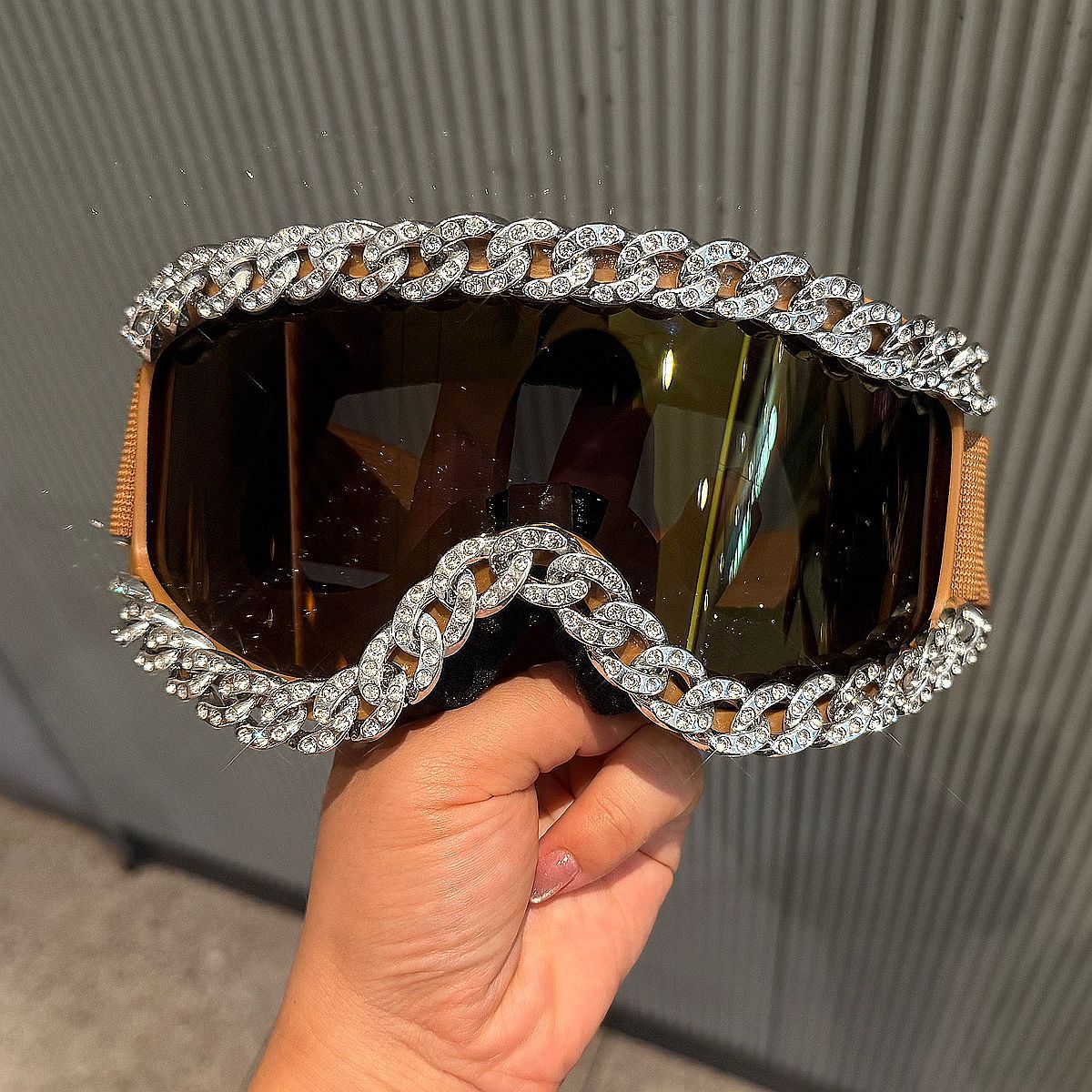 Damen Sportlich elegante Skibrille mit strassverziertem Rahmen Karnz