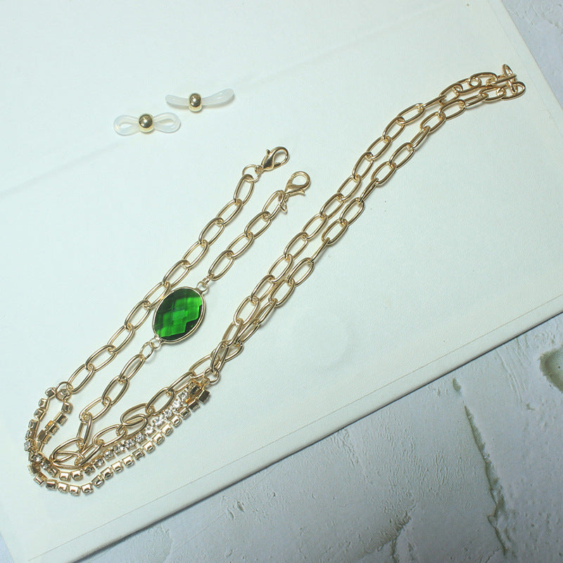 Elegante Kette mit Grünem Stein und Goldenen Akzenten Karnz