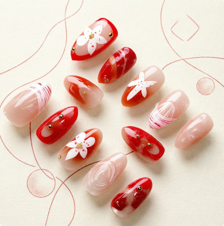 Kunstnägel mit Floralen Designs Karnz