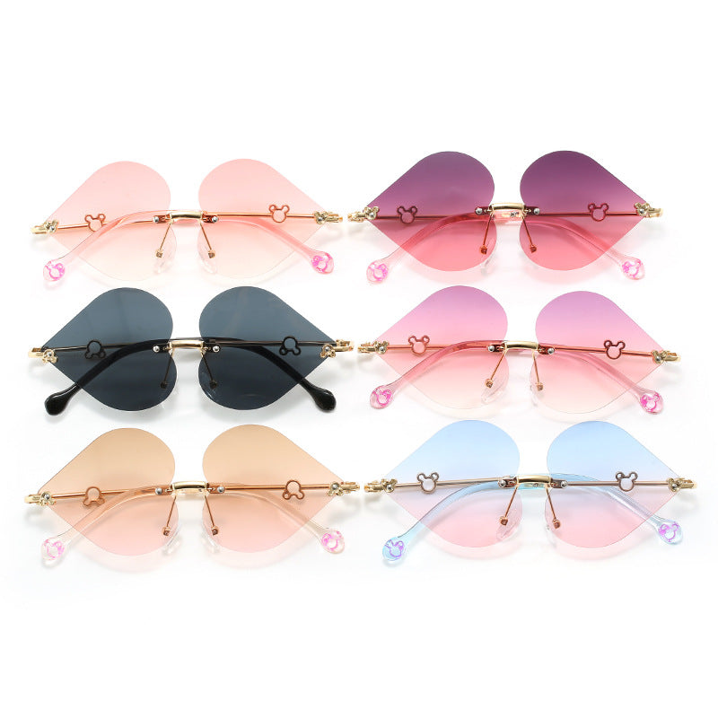Damen Designer-Sonnenbrille mit einzigartigem Herzrahmen und gradienten Gläsern Karnz