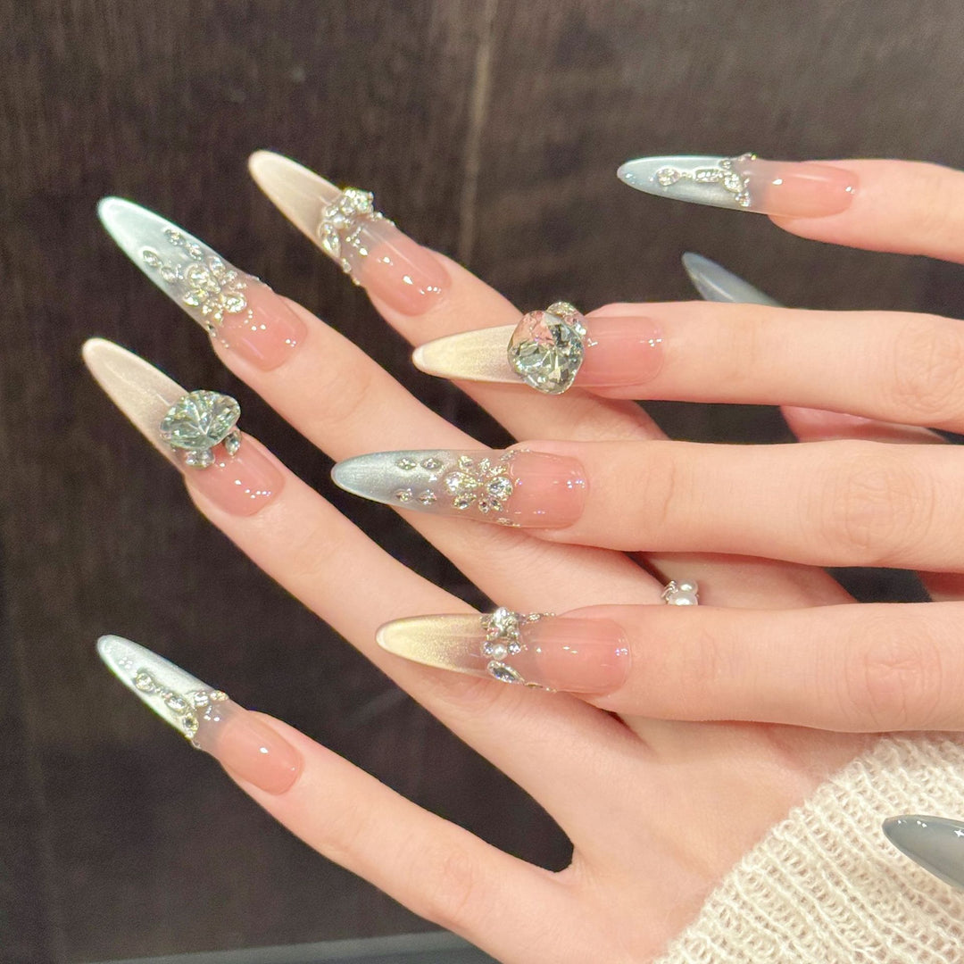 Glamouröse Stiletto Press-On Nagelset mit Kristallakzenten