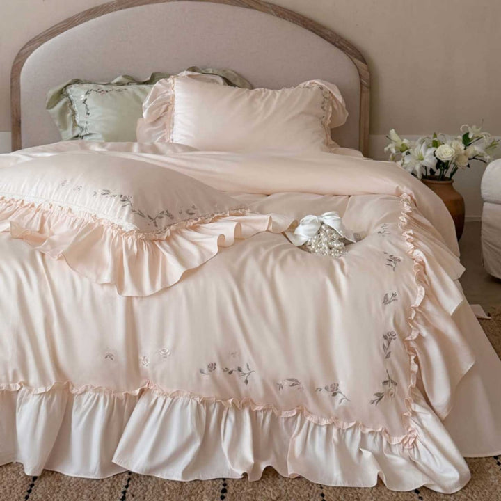 Elegantes Bettwäscheset aus Baumwollsatin mit Rüschen, zarter Blumenstickerei und Volant