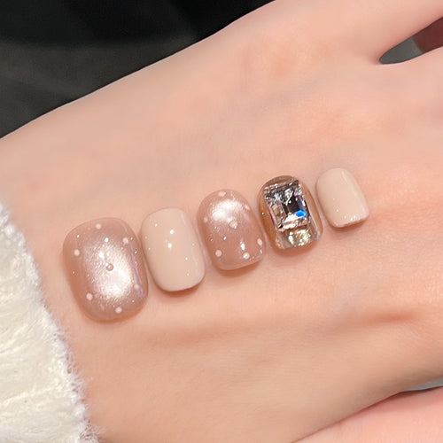 Elegantes Press-On Nagelkunst-Set Karnz