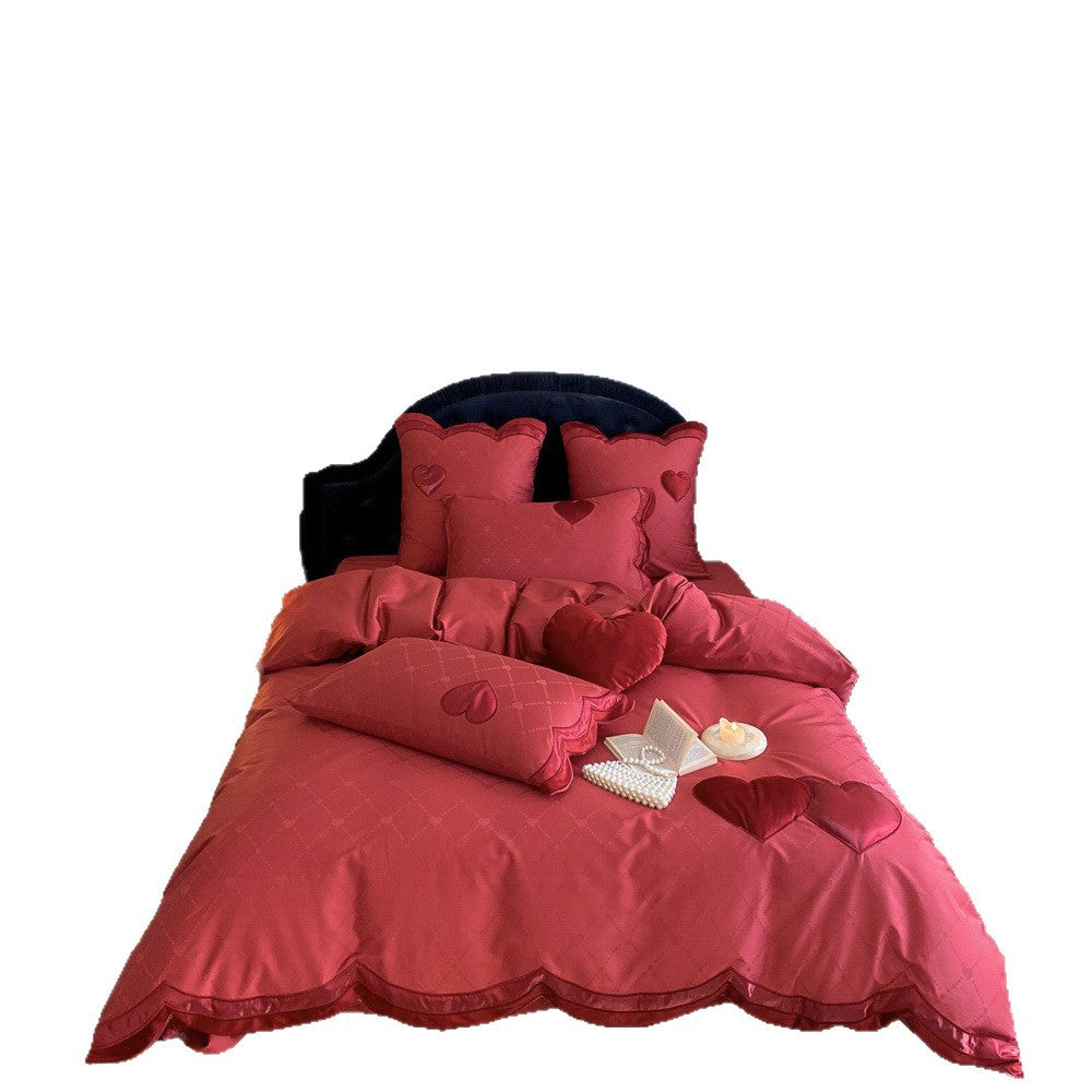Herz-Applikation Luxus Satin Bettbezug Set mit gewelltem Rand und dekorativen Wurfkissen