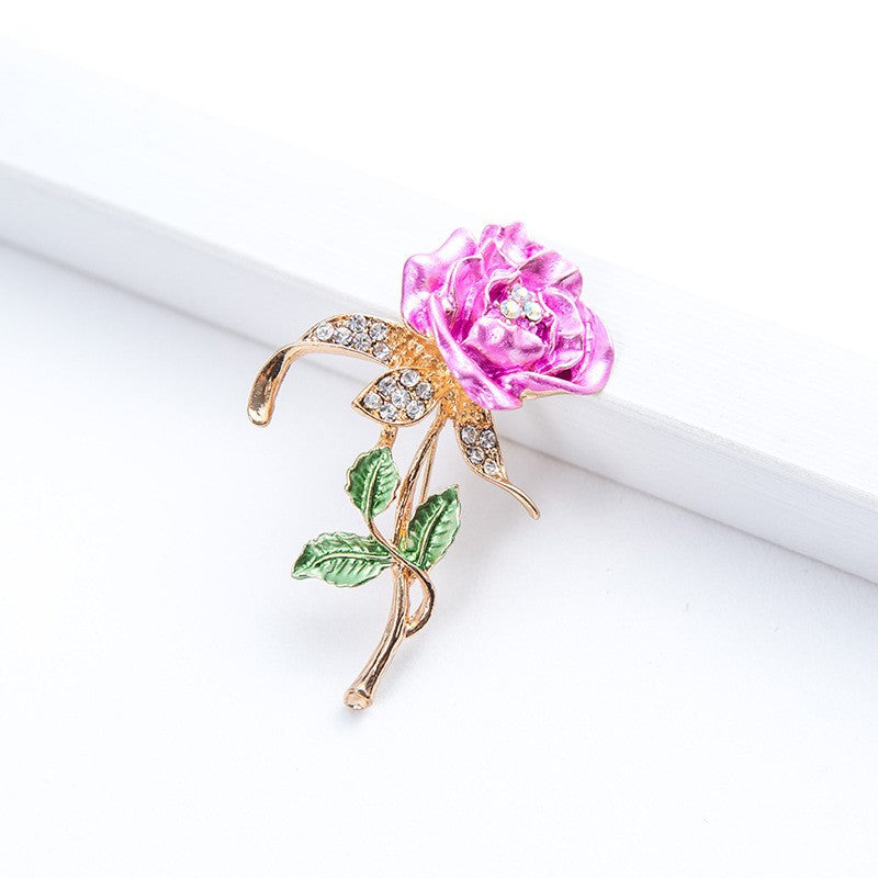 Eleganter Blumenschmuck mit Kristallen Karnz