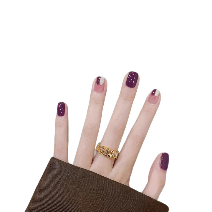 Dekoratives Press-On Nageldesign-Set mit einzigartigen Mustern
