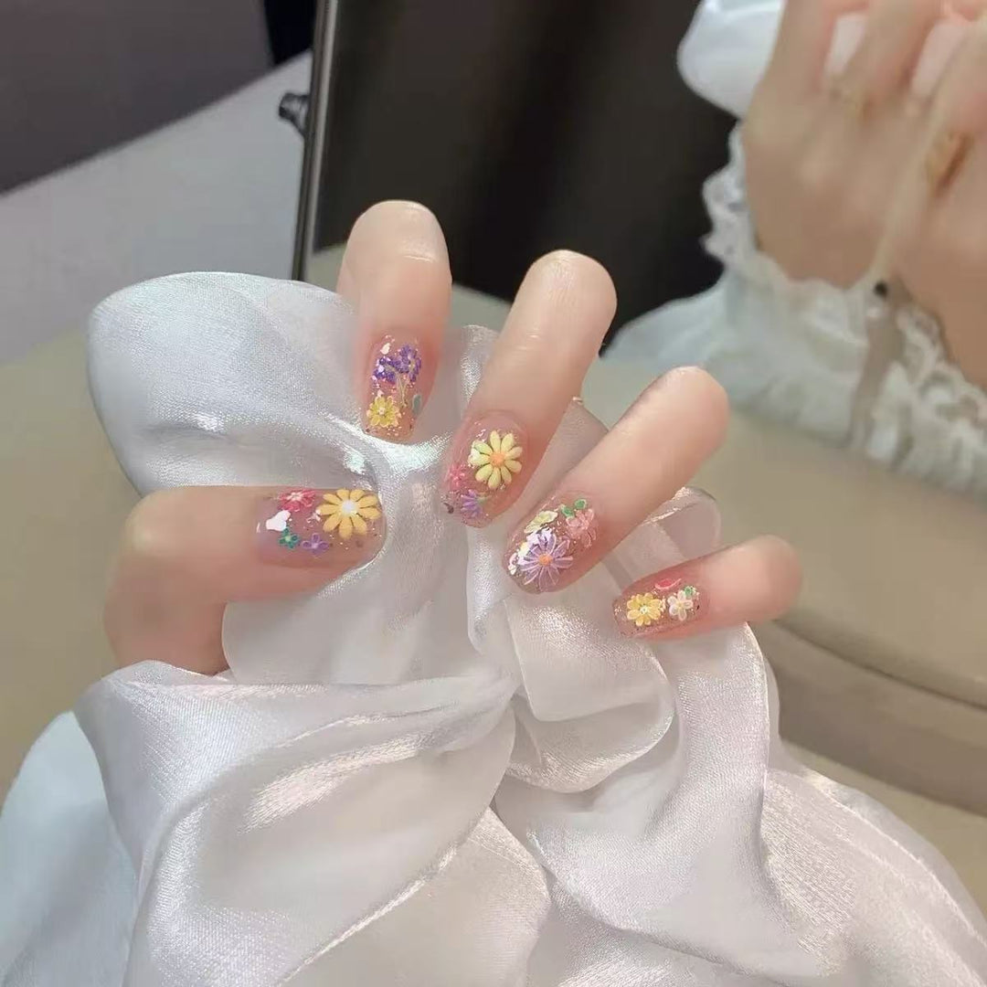 Kunstnagelset mit bunten floralen 3D-Verzierungen Karnz