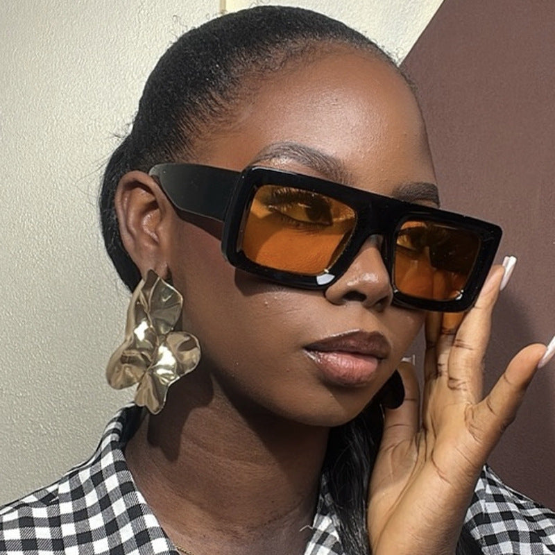 Damen modische quadratische Sonnenbrille mit robustem Rahmen und schützenden Gläsern Karnz
