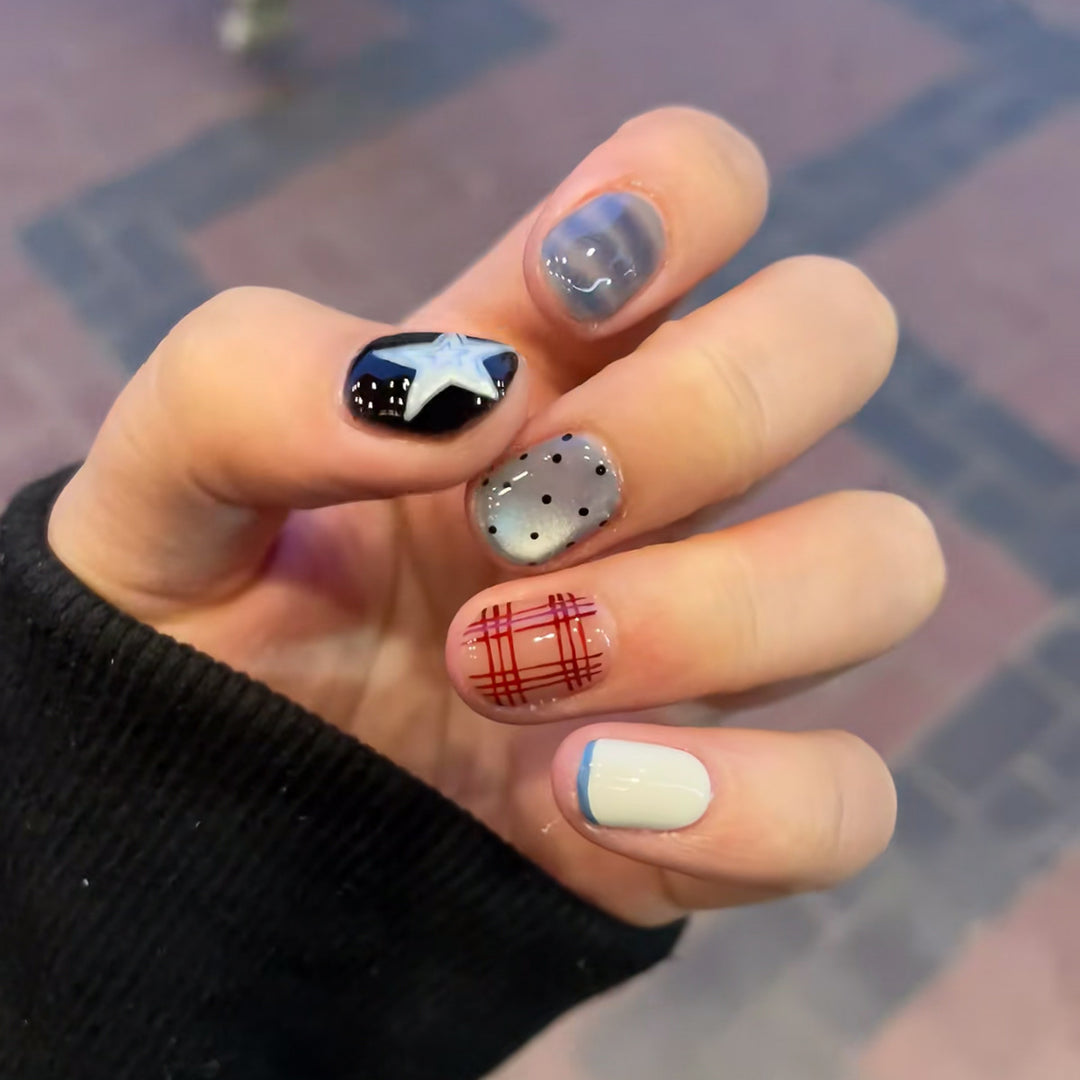 Künstlerische Press-On Nageldesigns Karnz