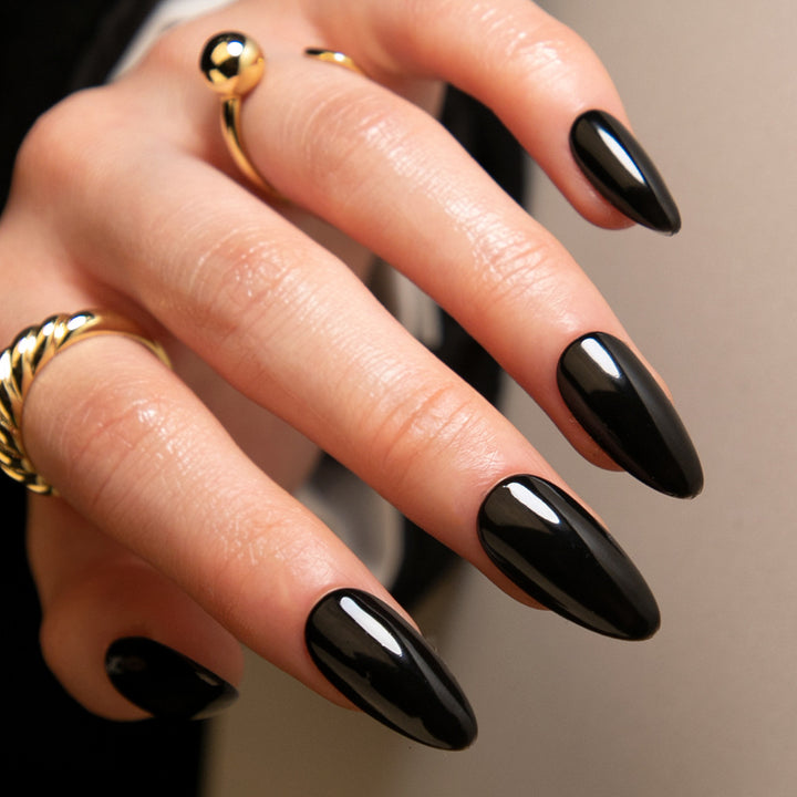elegante Stiletto-Nägel im Hochglanz-Finish Karnz