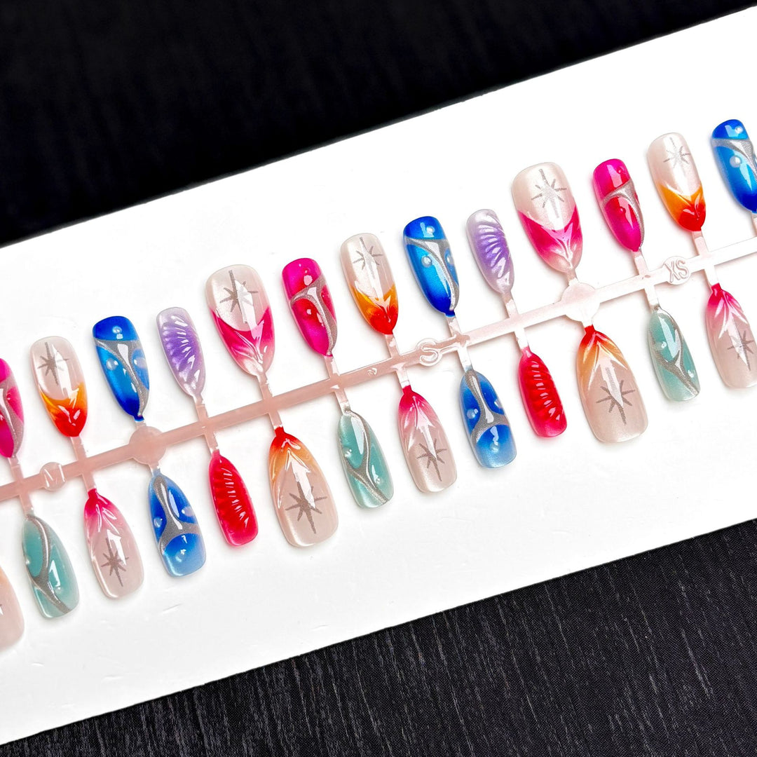 Künstlerisches Press-On Nageldesign