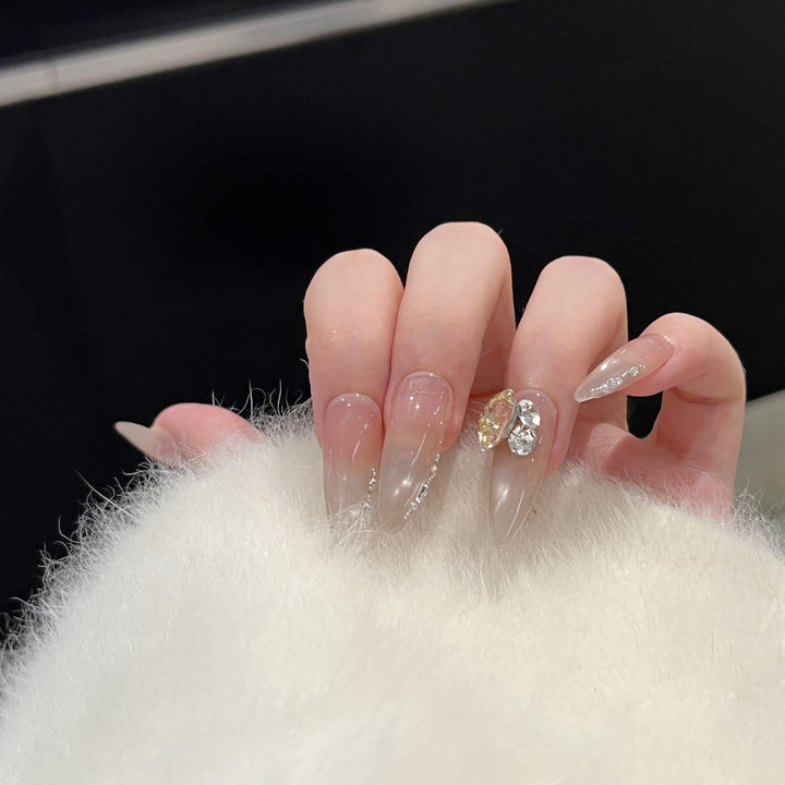 Elegantes Stiletto-Nagelkunst-Set mit Kristallverzierungen Karnz
