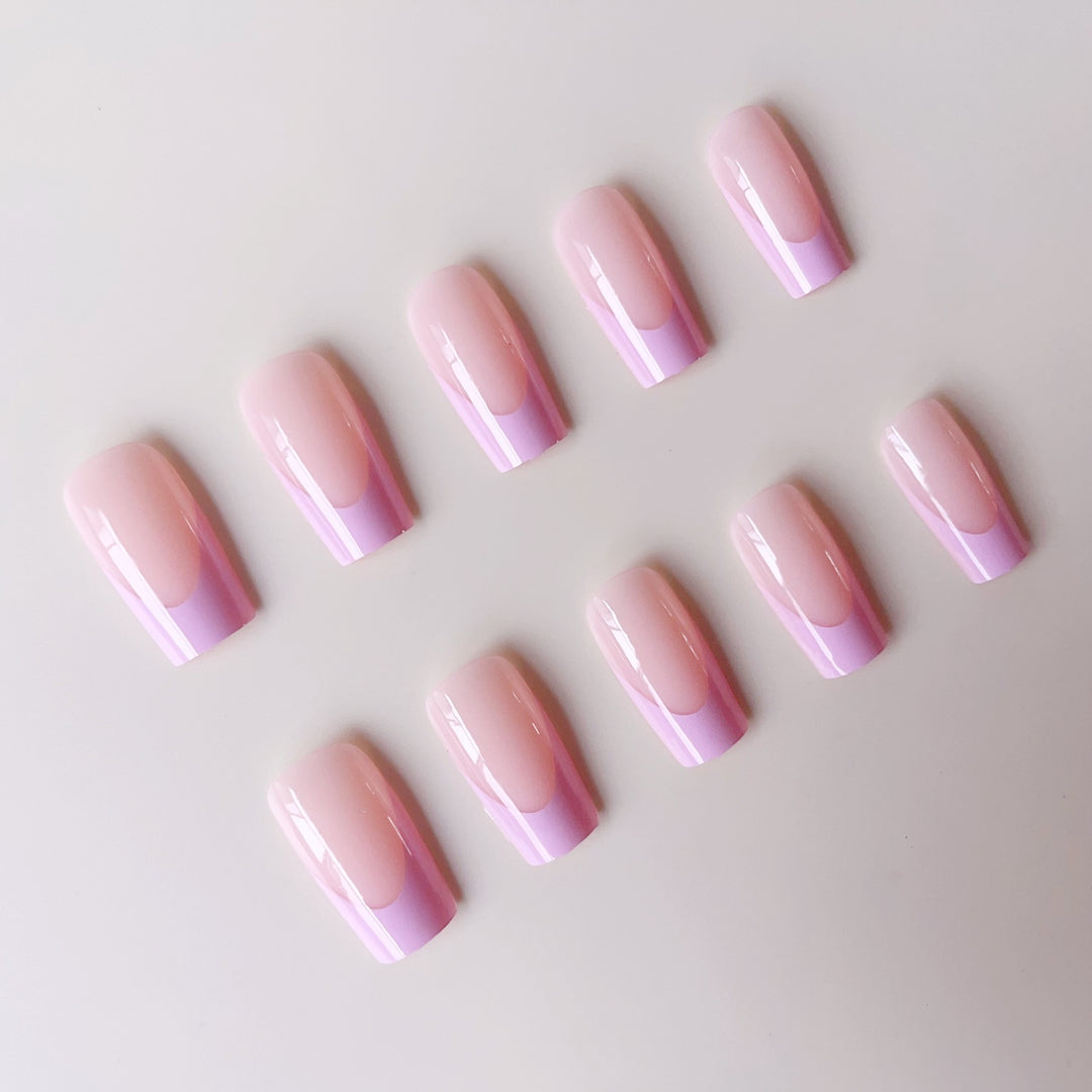 Kunstnagelset mit eleganter French-Spitze Karnz