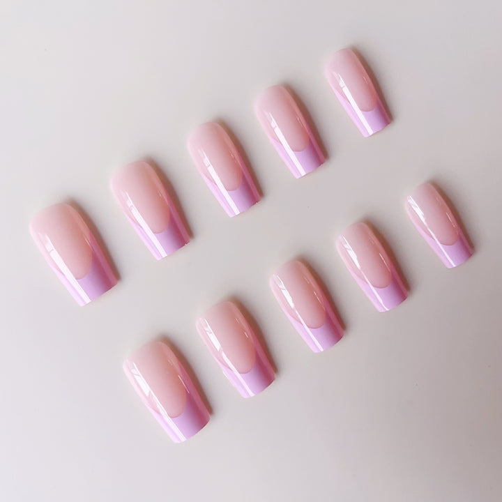Kunstnagelset mit eleganter French-Spitze Karnz