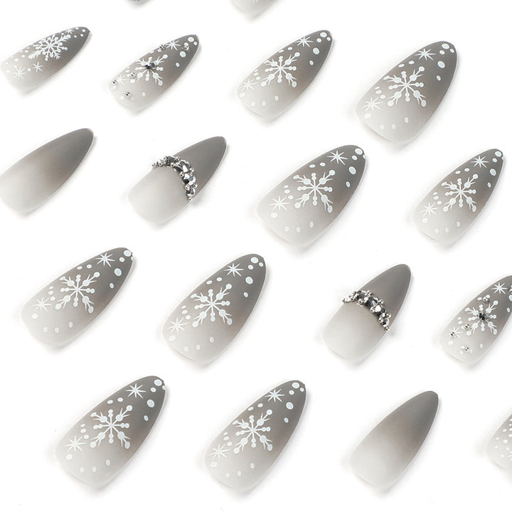Glamouröse Nagelkunst mit Schneeflocken-Design Karnz