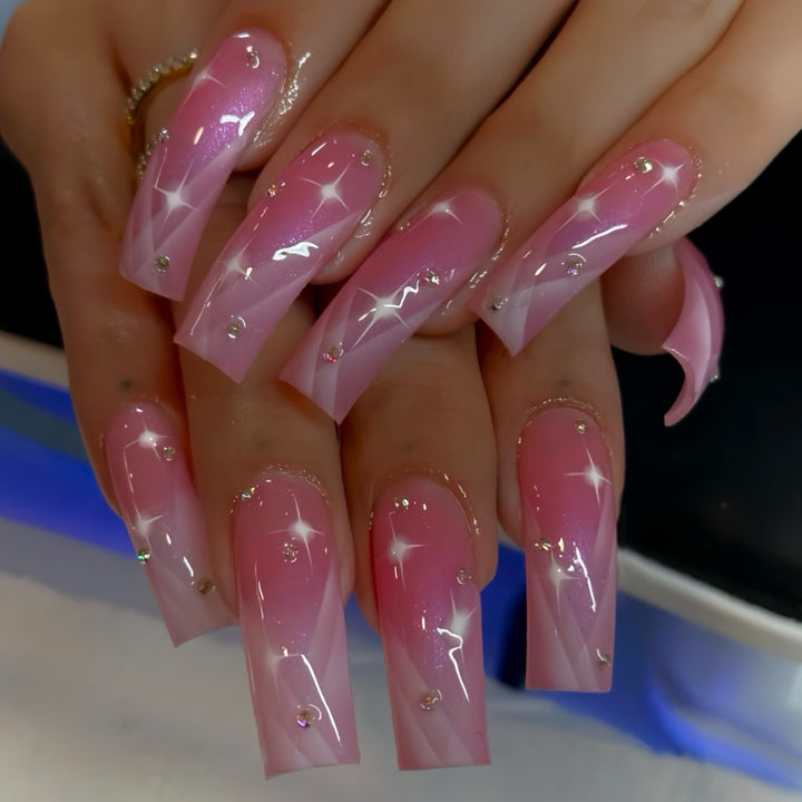 Dekorative Stiletto Press-On Nägel mit Strassakzenten Karnz