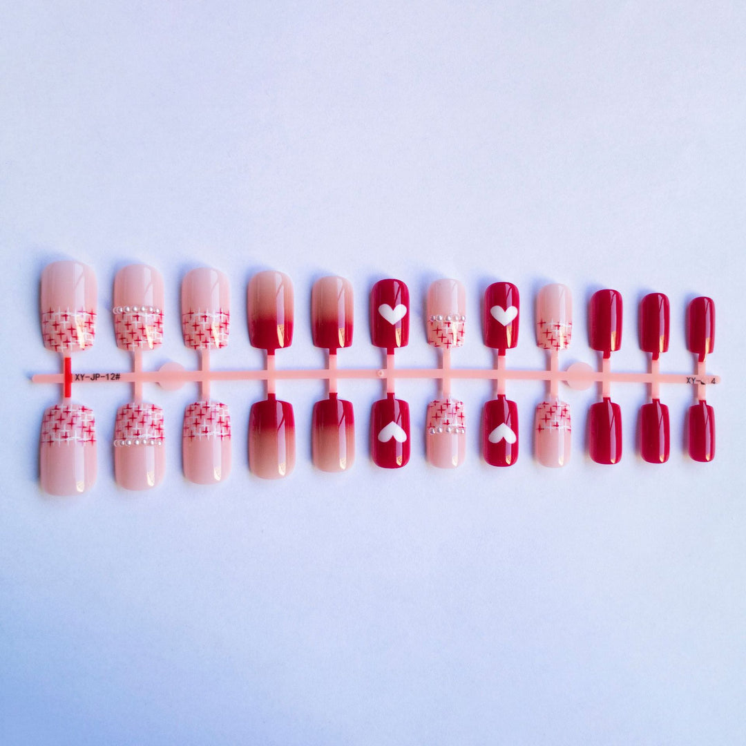 Stylisches Herz- und Ombre-Nagelkunst-Set