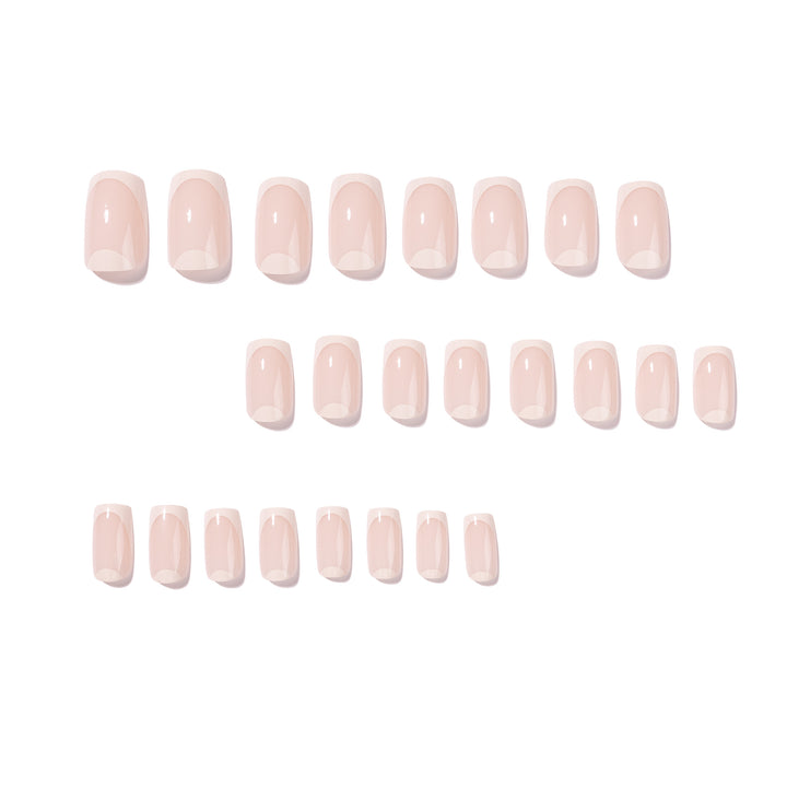 Elegante Nagelkunst mit durchscheinendem French-Tip Karnz