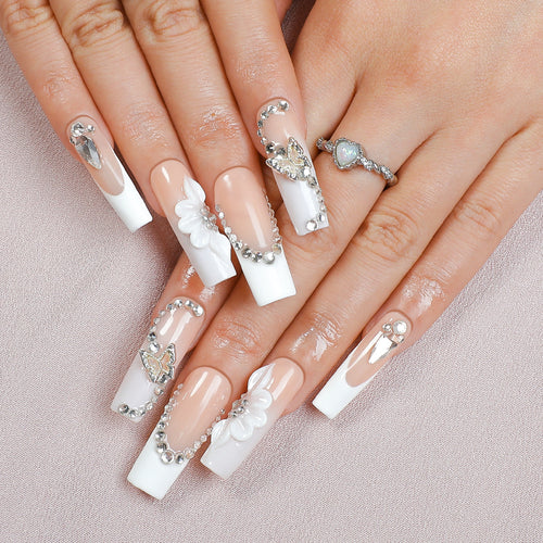 Kunstnagelset mit eleganten Glitzer- und Blütenmotiven Karnz