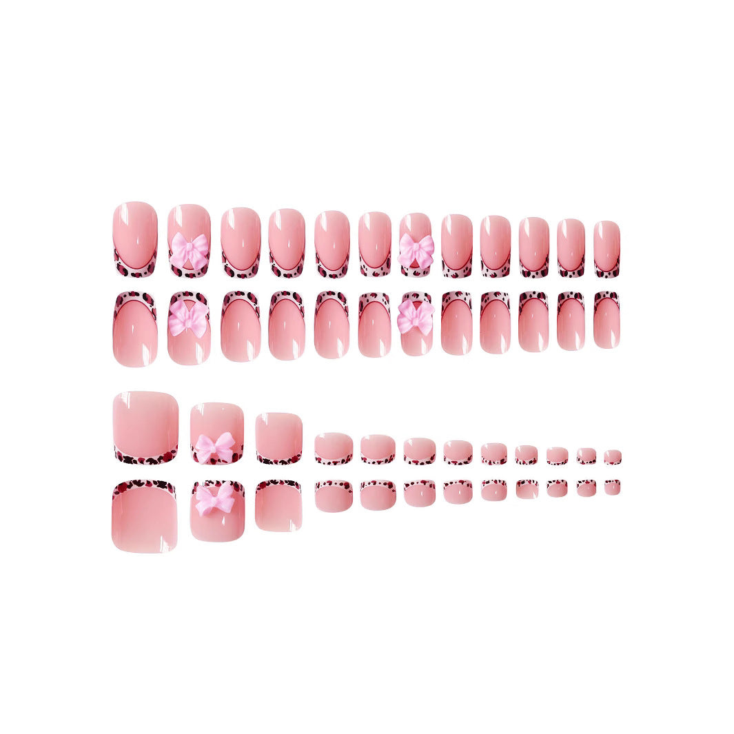 Dekoratives Nagelkunst-Design Karnz