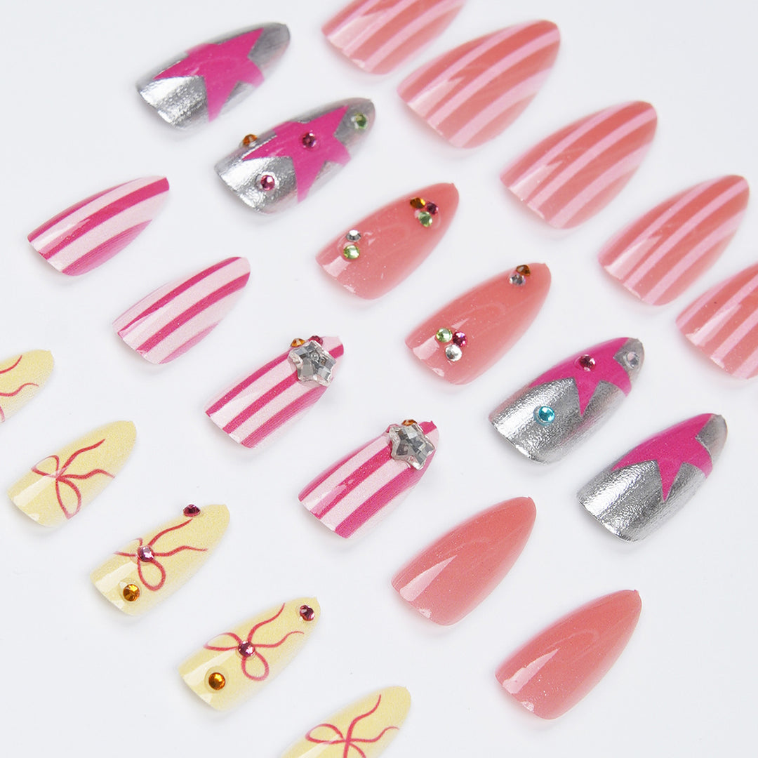 Kreatives Kunstnagelset Karnz