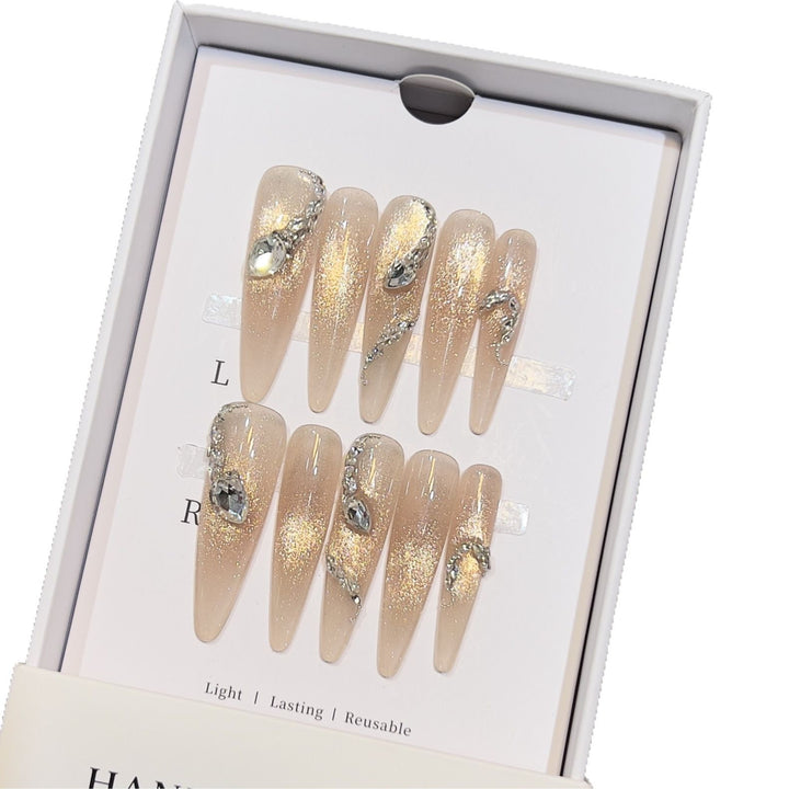 Dekoratives Stiletto Press-On-Nagelkunstset mit Kristallakzenten Karnz