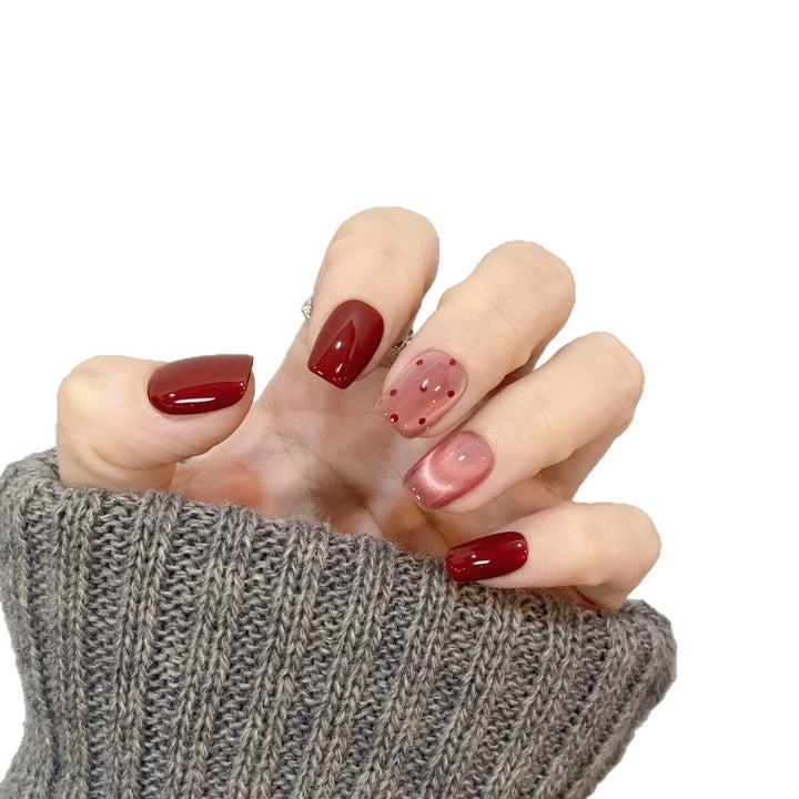 Künstliche Nagelspitzen mit Kreativen Punkten und Hochglanz Karnz