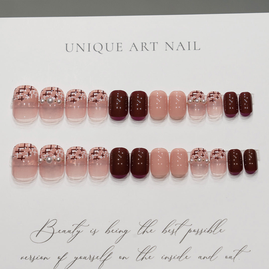 Dekorative Nagelkunst mit Perlelementen