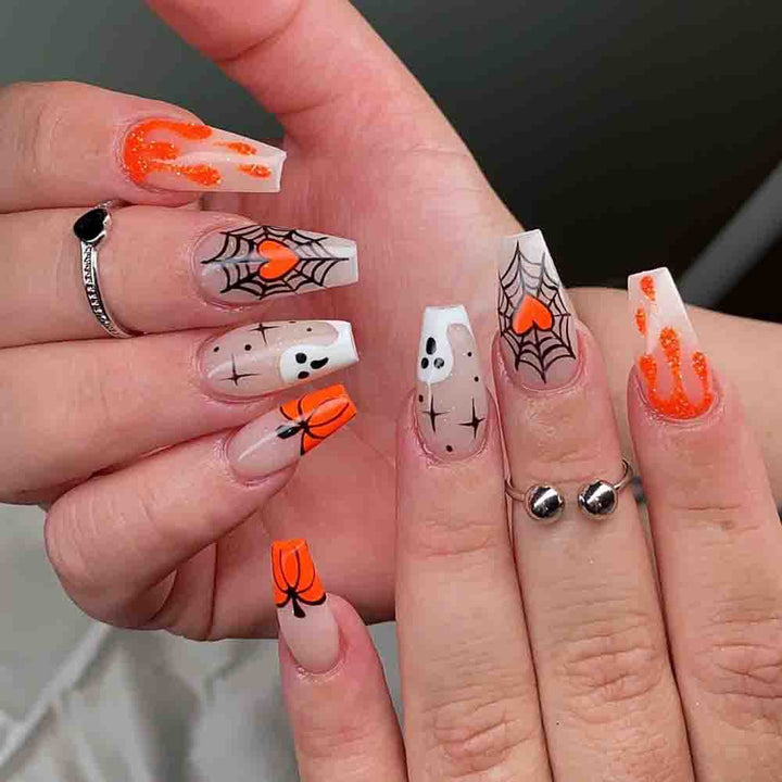 Halloween-inspirierte Press-On Nagelkunst Karnz