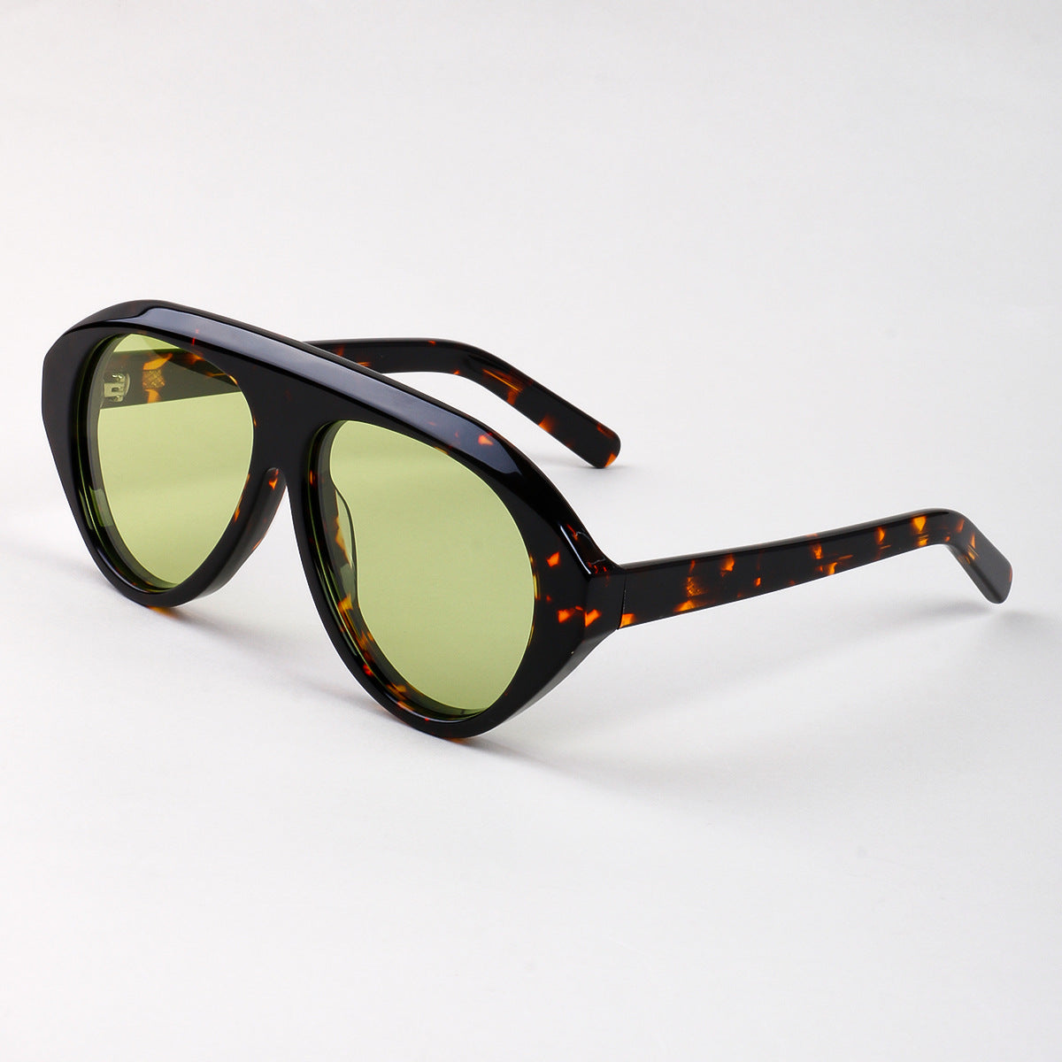 Damen Statement Sonnenbrille mit breitem Rahmen und grünen Gläsern Karnz