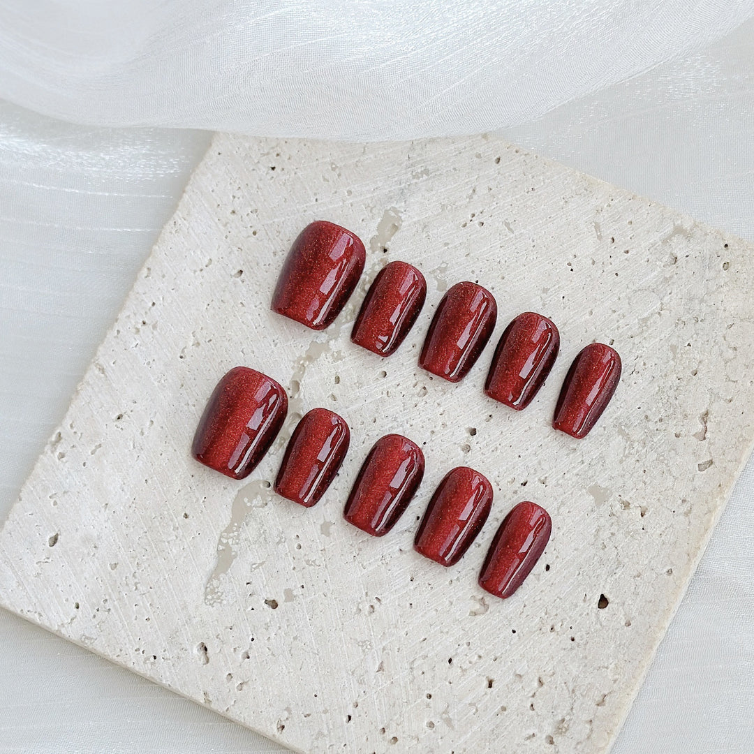 Elegantes Press-On-Nagelkunst-Set mit glamourösem Gel-Finish