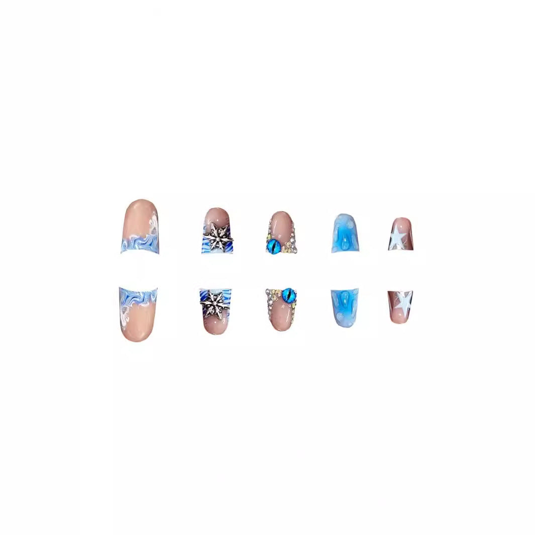 Künstlerische Acrylnagelverzierungen mit Edelsteinakzenten Karnz