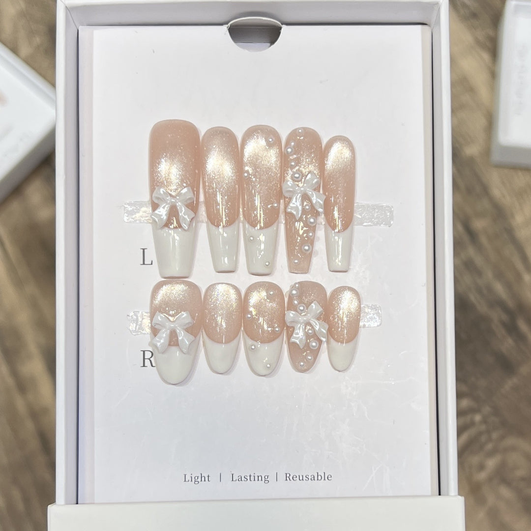 Dekorativer langer Press-On-Nagelset mit Schleife und Perlenakzenten Karnz