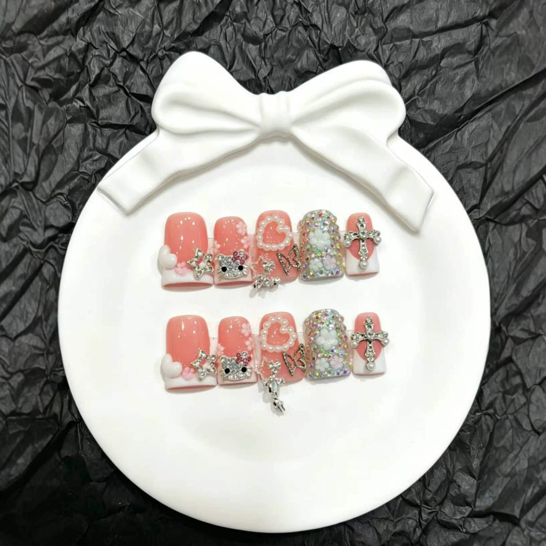 Dekoratives Press-On Nagelkunst-Set mit 3D Charms