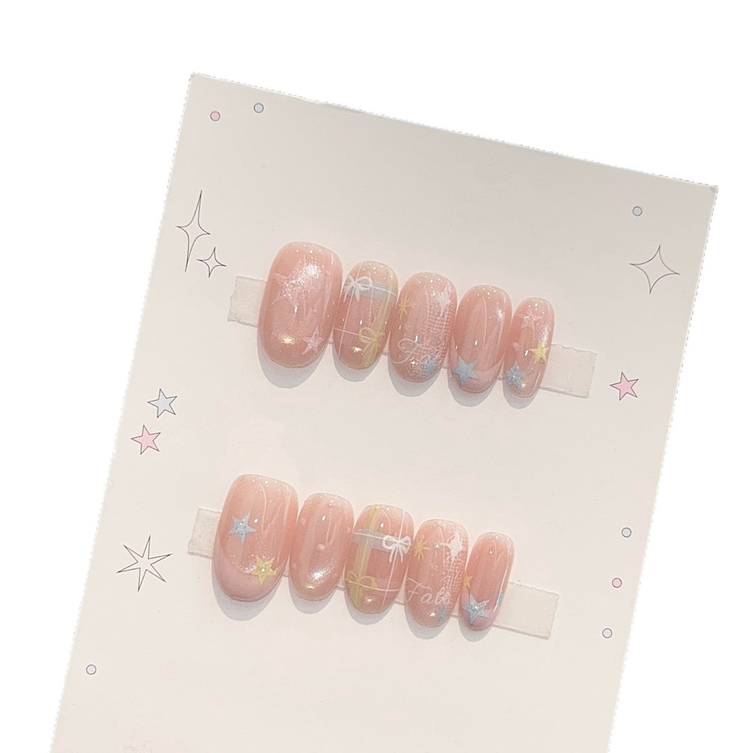 Kunstnägel mit Romantischen Sternen- und Glitzermotiven Karnz