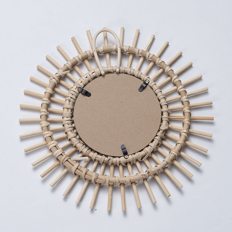 Verspielter Wandspiegel Aus Rattan Karnz