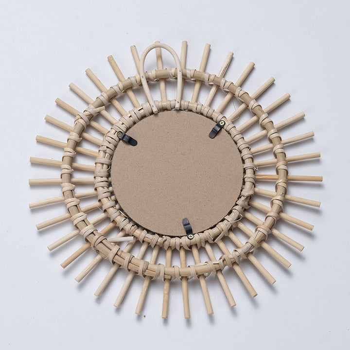 Verspielter Wandspiegel Aus Rattan Karnz
