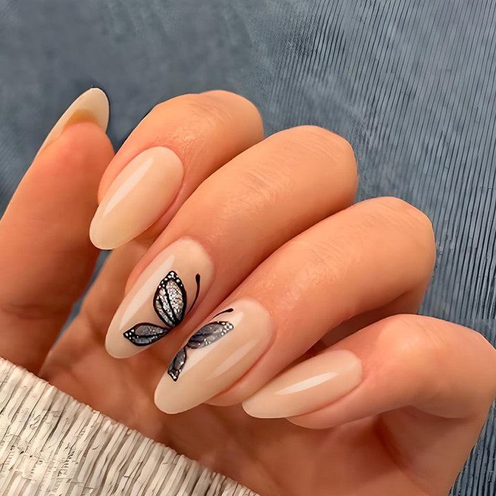 Kunstnagelset mit filigranen Schmetterlingsmotiven und elegantem Finish Karnz