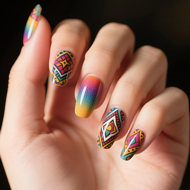 Kreative Kunstnägel mit Geometrischem Muster Karnz