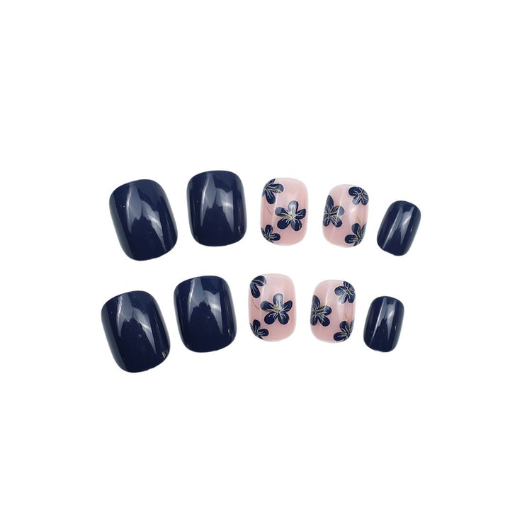 Kunstnägel mit Elegantem Blüten-Design Karnz