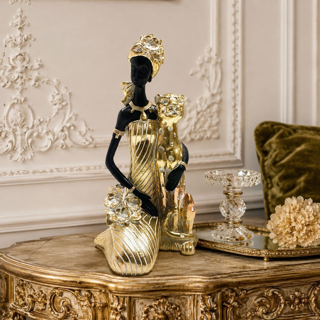 Elegante Skulptur mit Leoparden Karnz