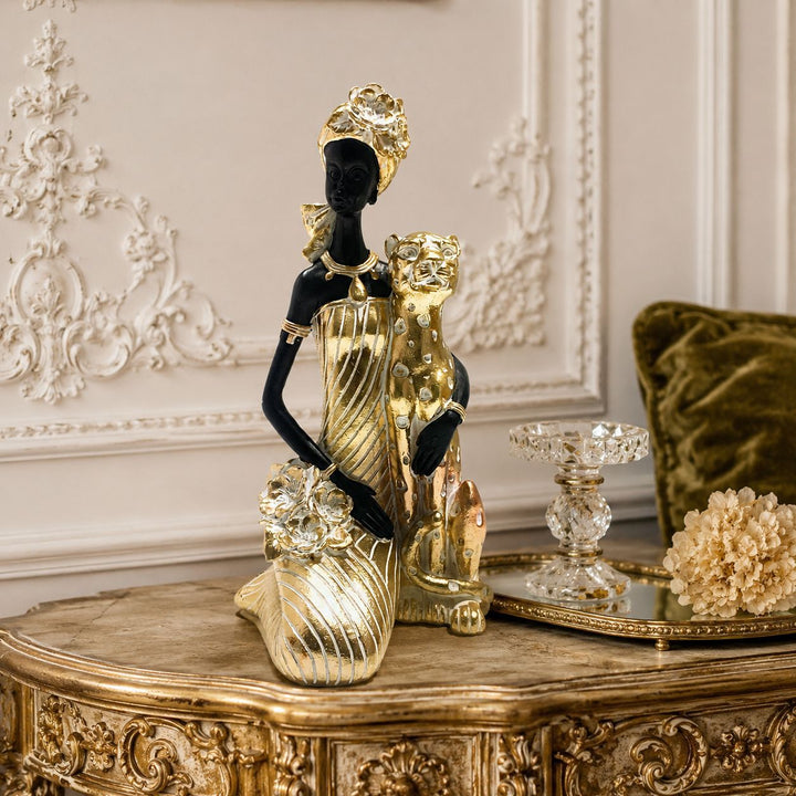 Elegante Skulptur mit Leoparden Karnz